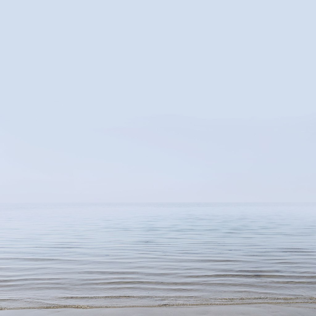 minimalist photography, george griefy, 
미니멀리즘 사진, 
न्यूनतम फोटोग्राफी, 
极简主义摄影, 
минималистичная фотография, ミニマリスト写真, minimal artist, seascape, sea photography, water photography, moody photograph